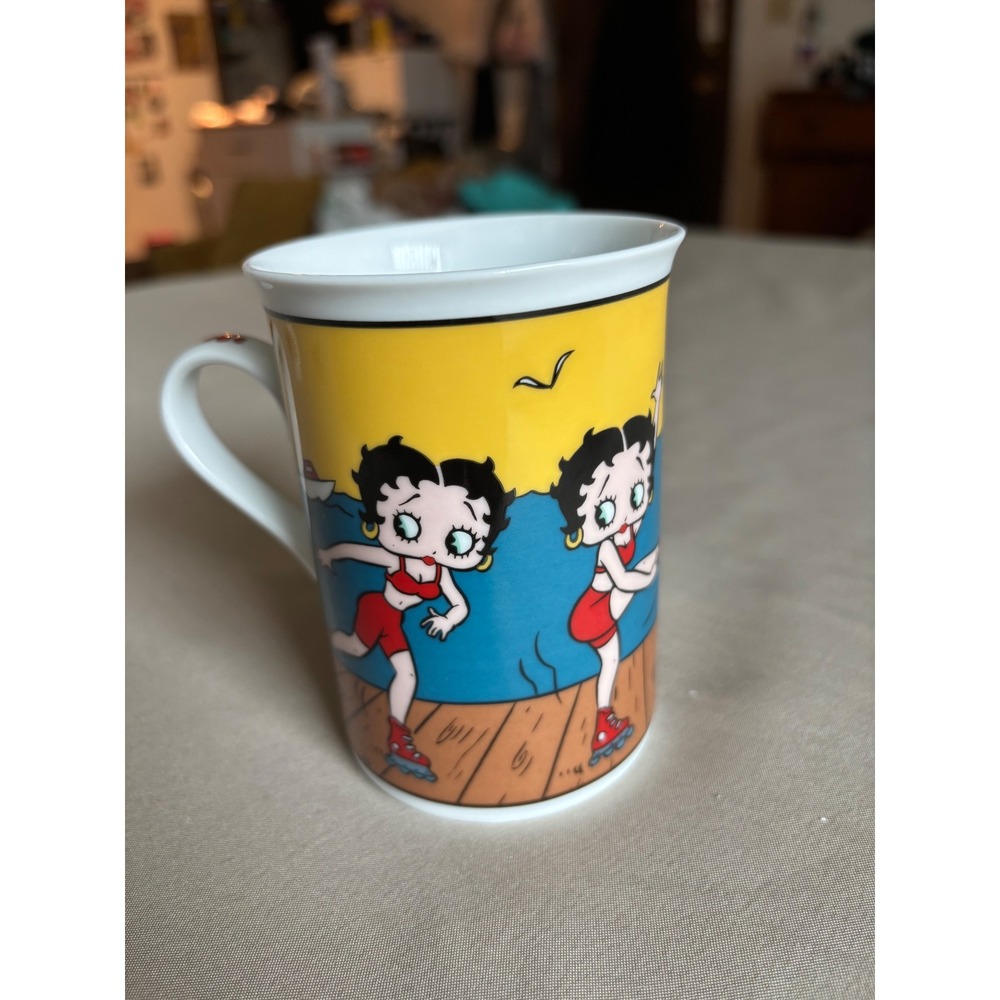 Betty Boop Danbury Mint Boopin On The Boardwalk Porcelain Collector Mug Yellow